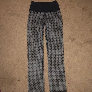 size 4 lululemon flare pants in unique pattern!